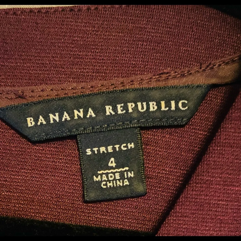 Banana Republic Plum Stretch Zip Back V-Neck Puff Sleeve Sheath Dress size - Picture 2 of 3